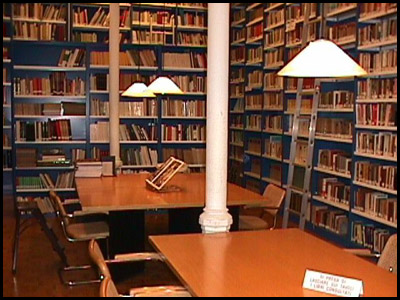 Rapinano una biblioteca