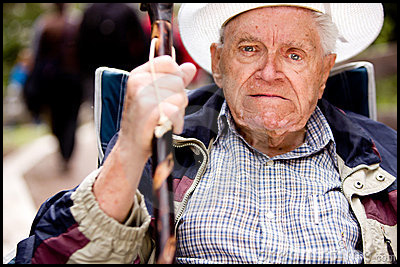 Novantenne caccia tre ladri a bastonate Novantenne caccia tre ladri a bastonate