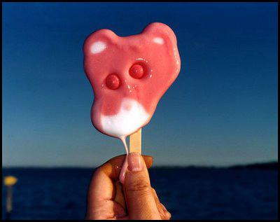 Ruba gelato e lo nasconde in tasca